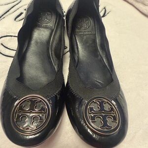 Tory Burch Black Patent Flats with Gold Logo brand new never worn without tags
